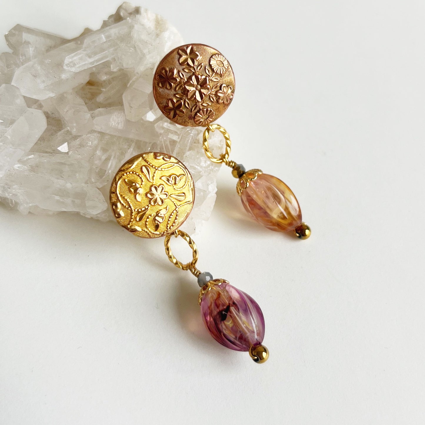 Vintage button earrings -flower-
