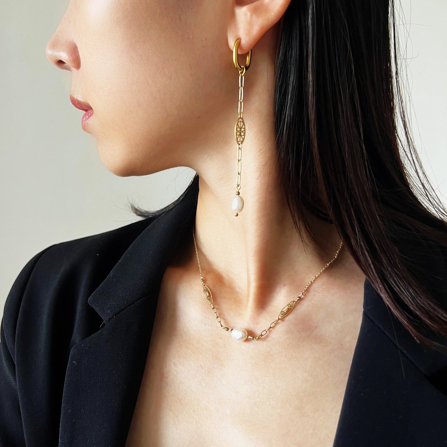 Freshwater pearl earrings -long-