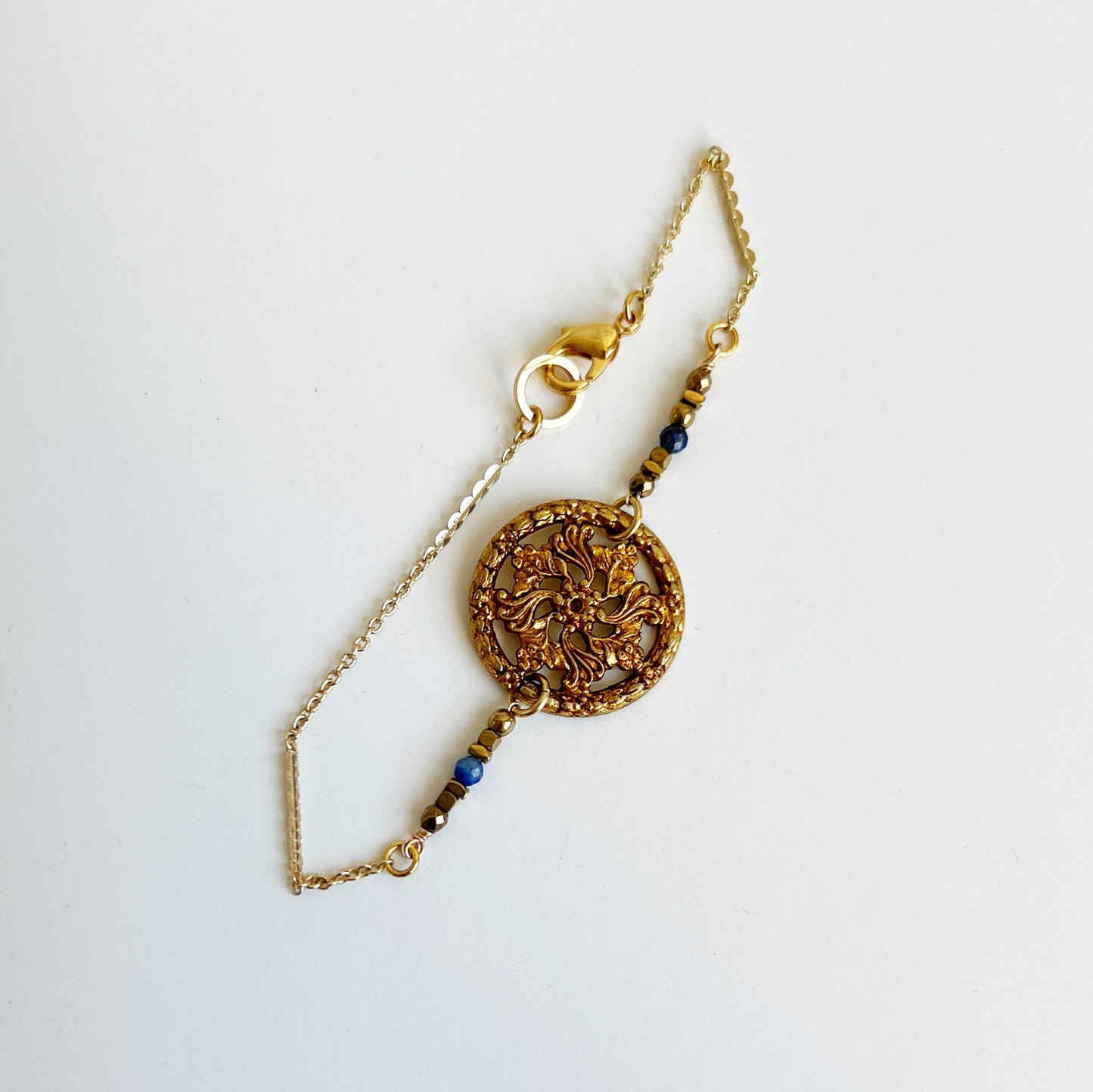 Vintage button bracelet -blue-