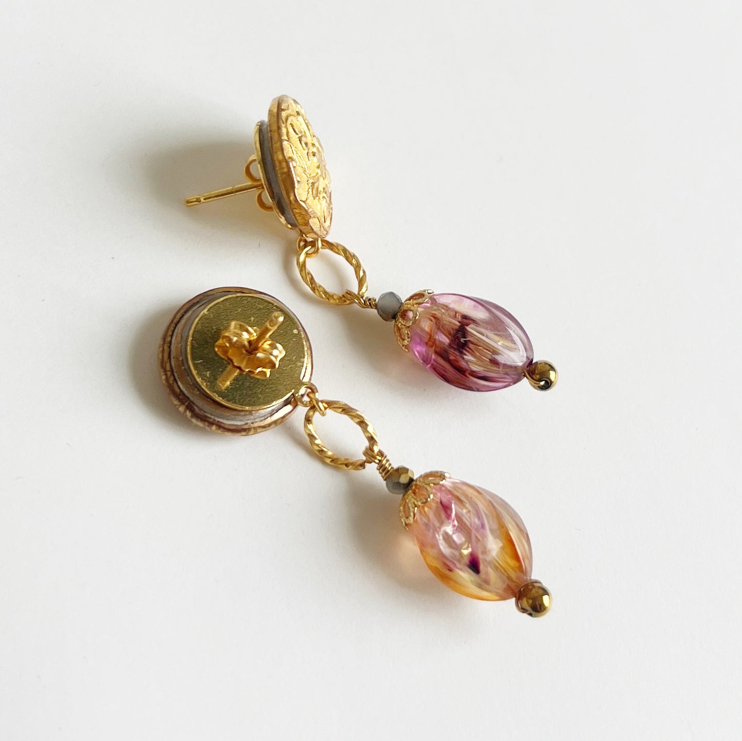 Vintage button earrings -flower-