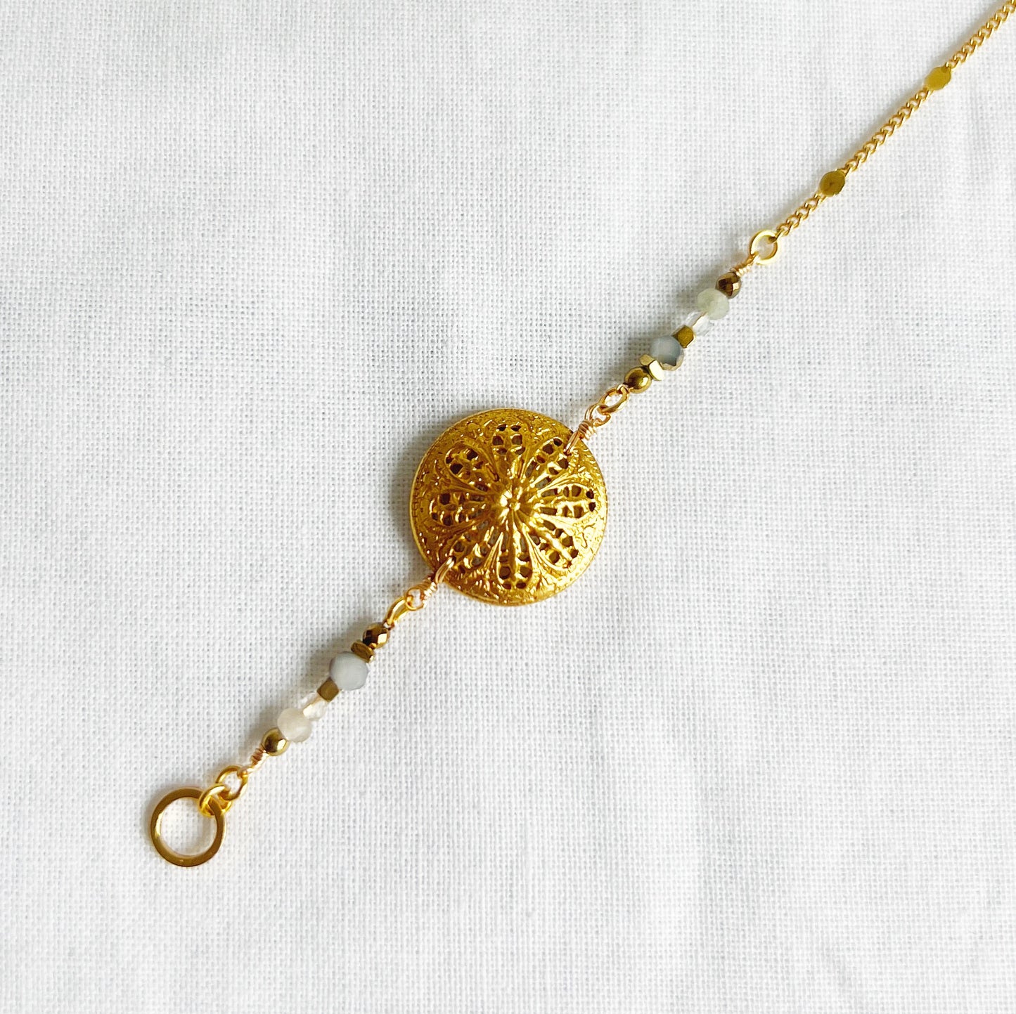 Vintage button bracelet -clear-