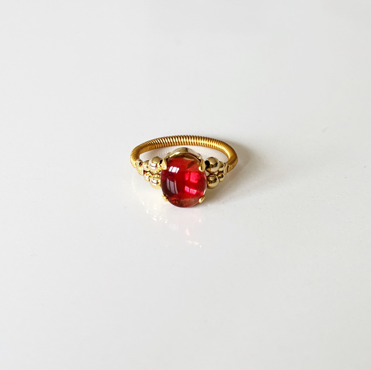 Cabochon ring -dahlia rouge-