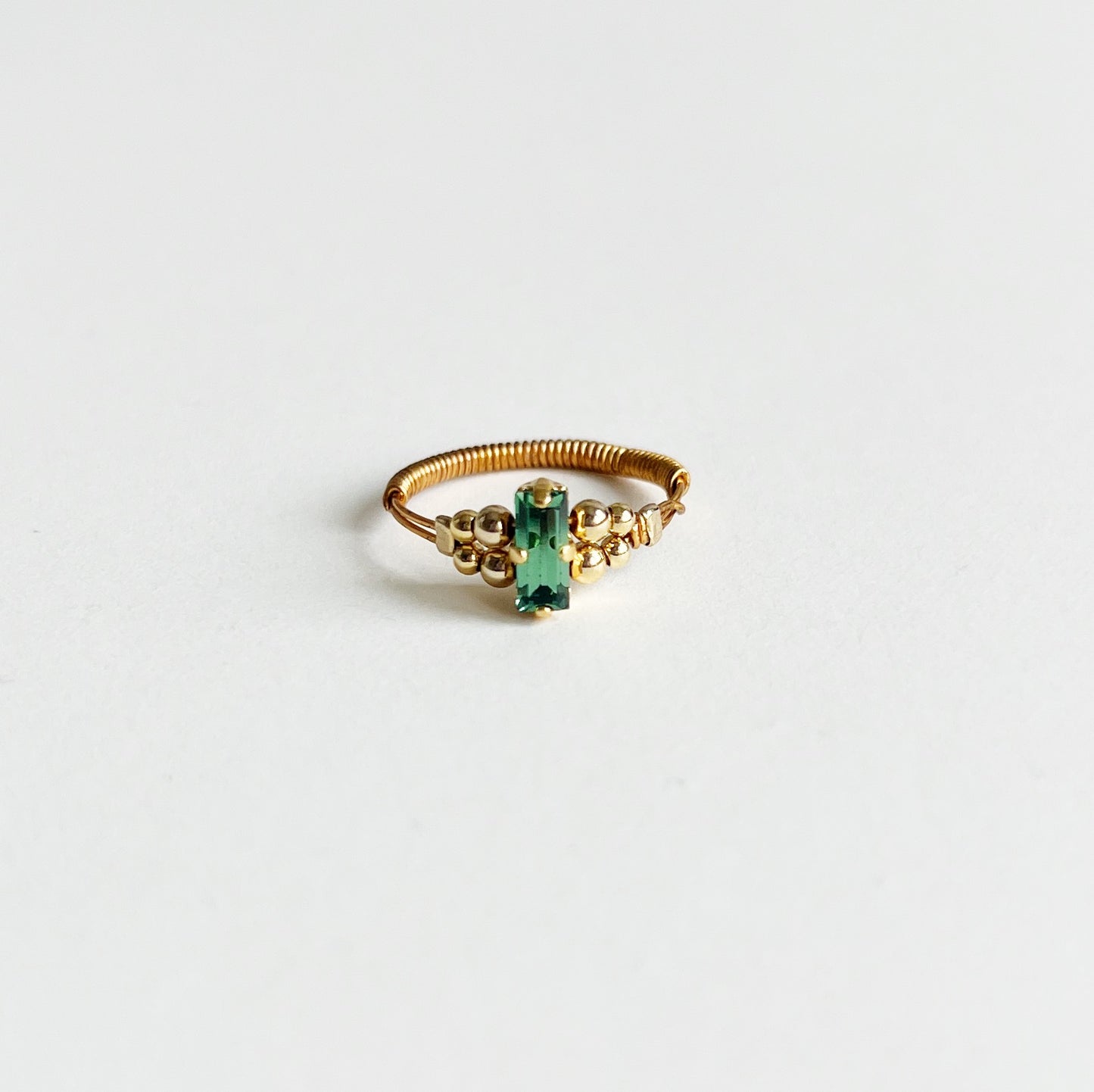 Cabochon ring -emerald green-