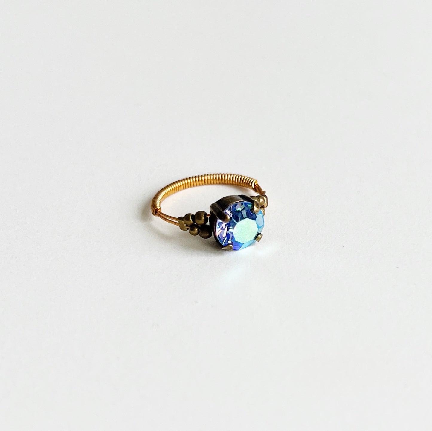 Cabochon ring -aurora blue-