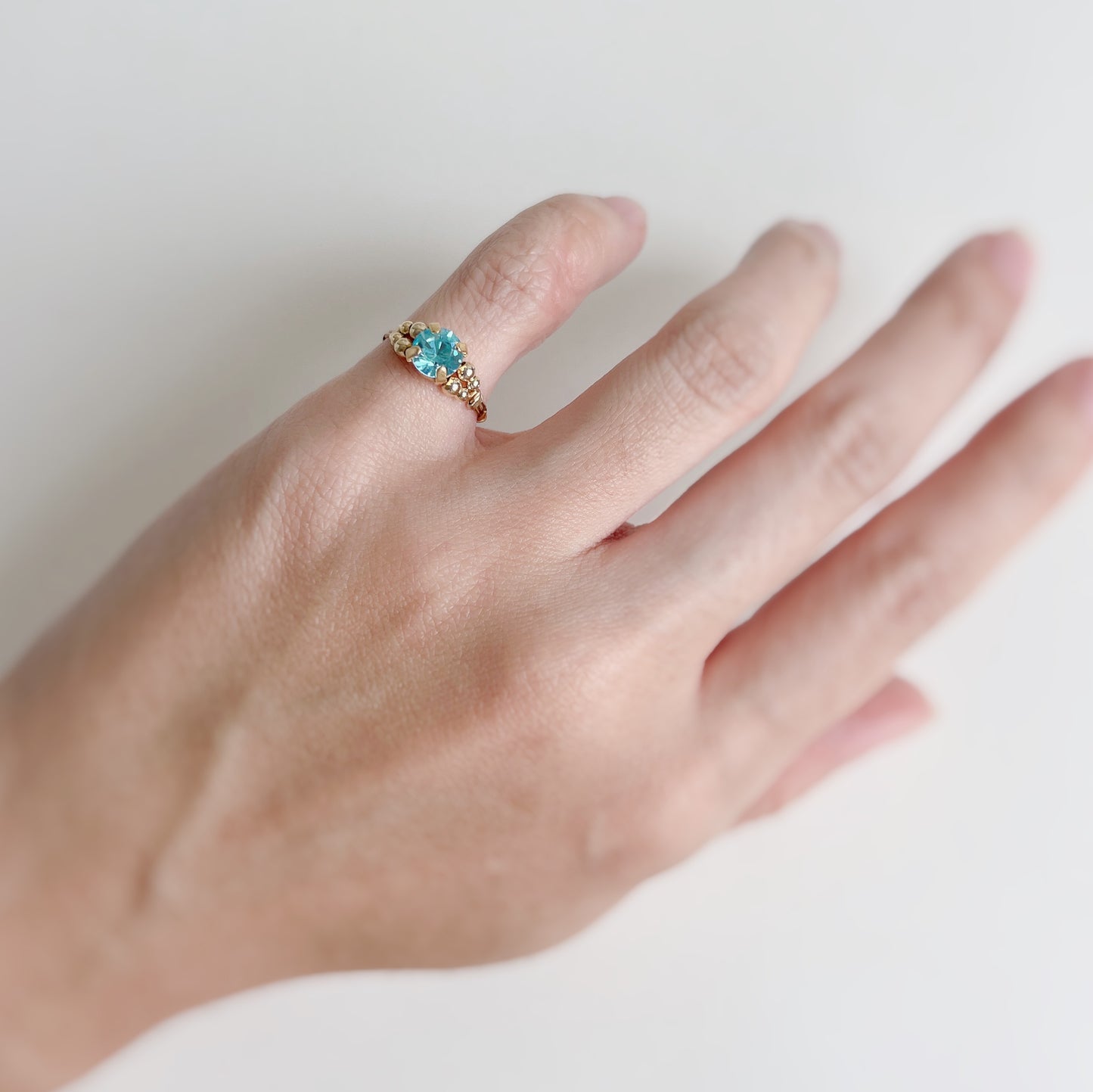 Cabochon ring -light blue-