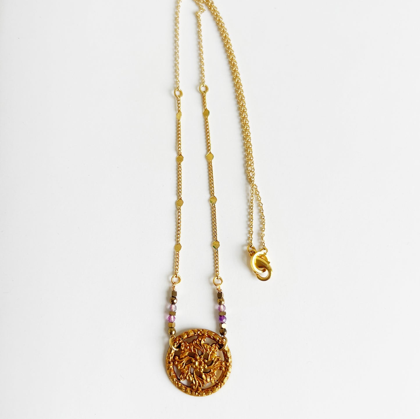 Vintage button necklace -purple-