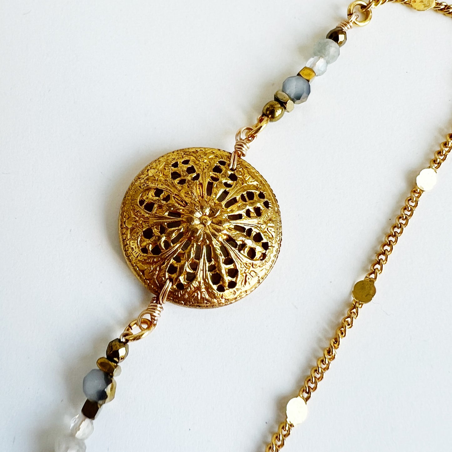 Vintage button bracelet -clear-