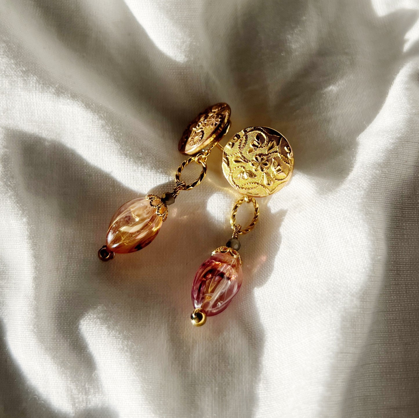 Vintage button earrings -flower-