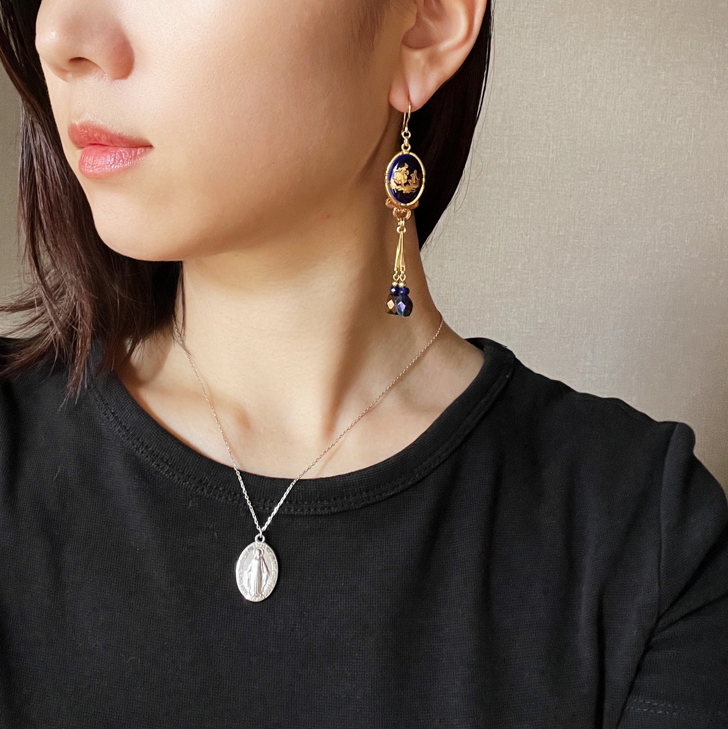 Gold frame earrings
