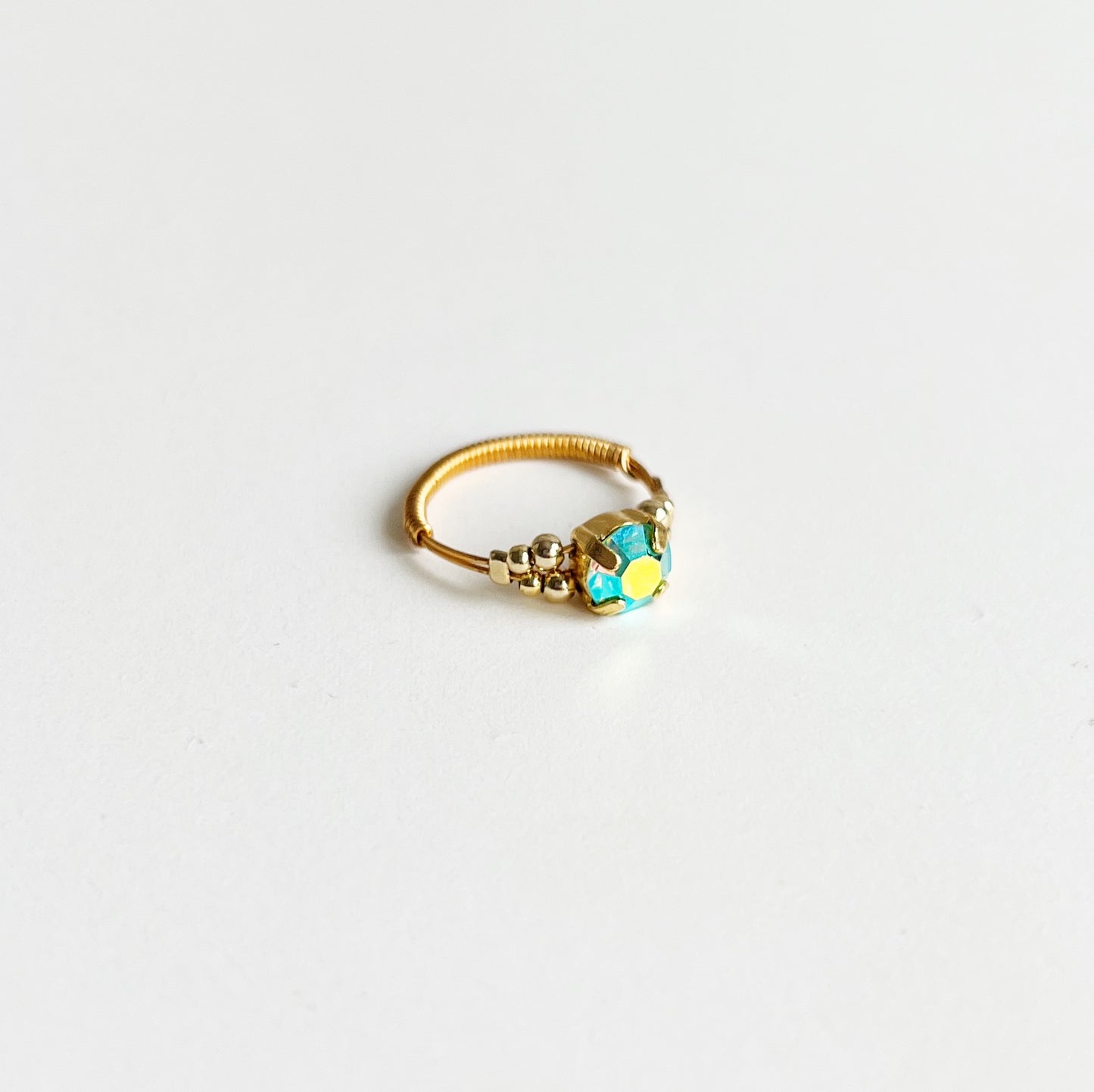 Cabochon ring -aurora light green-