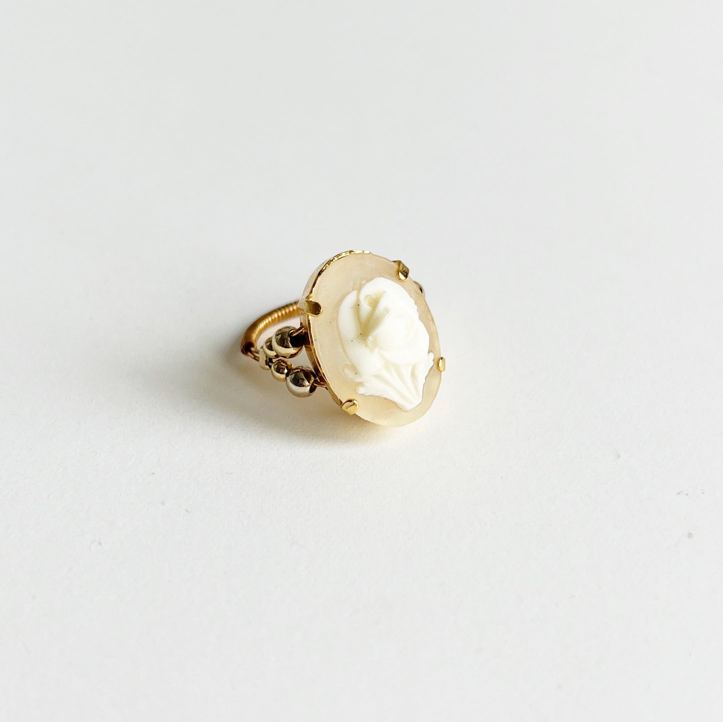 Cabochon ring -cream floral-