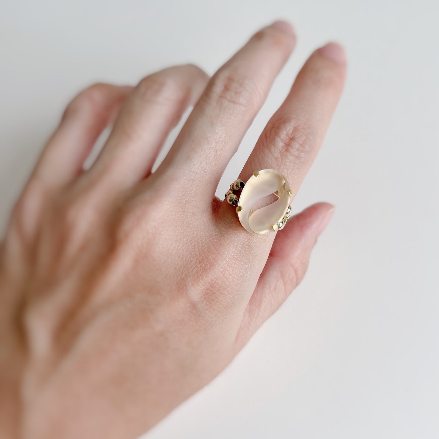 Cabochon ring -frosted curve glass-