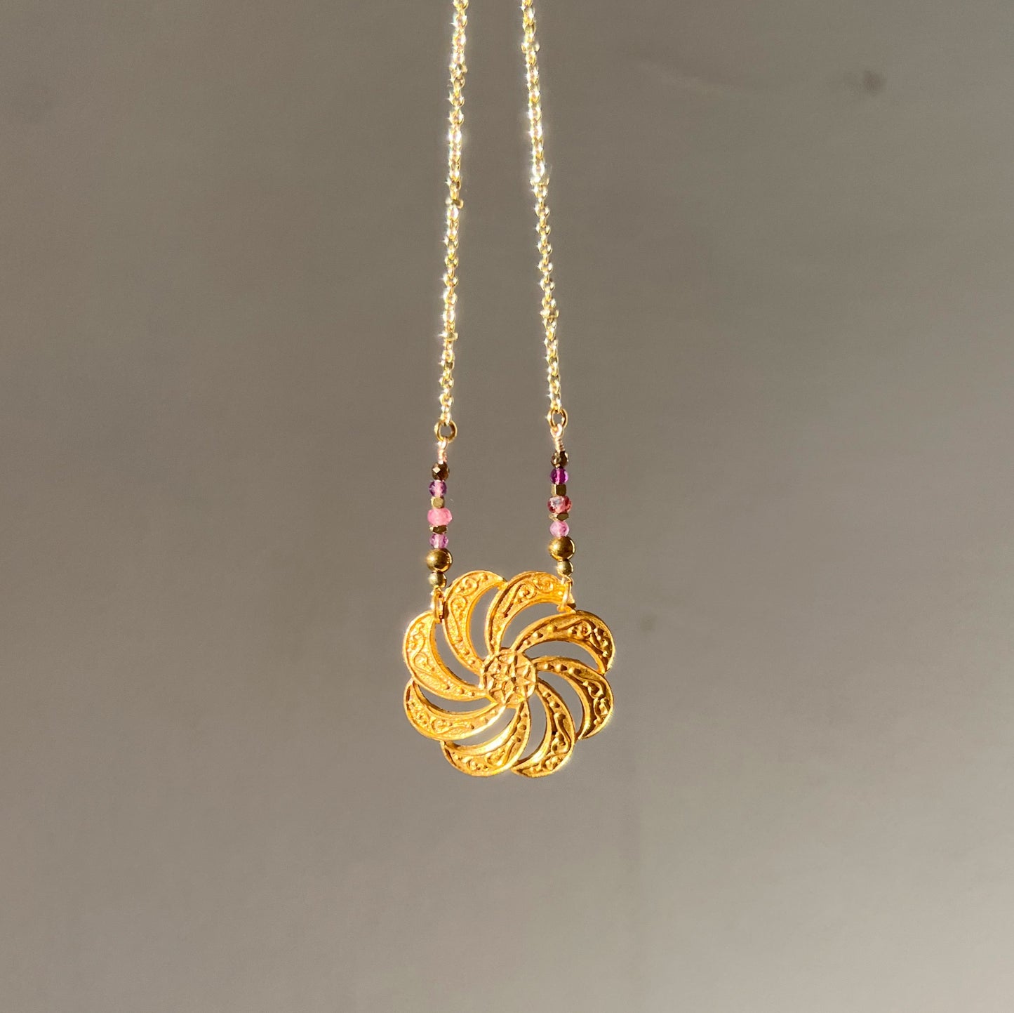 Vintage button necklace -pink-