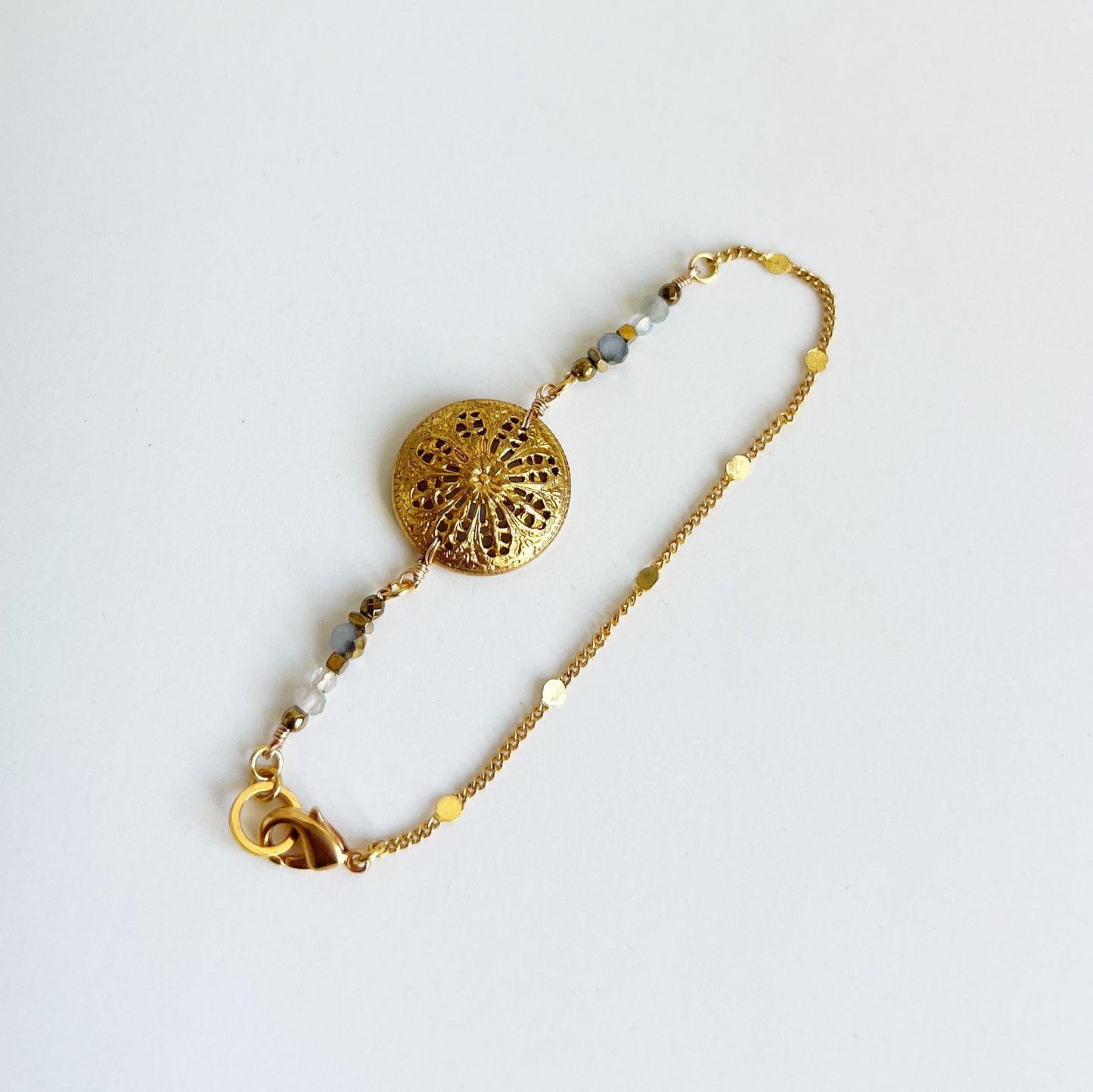 Vintage button bracelet -clear-
