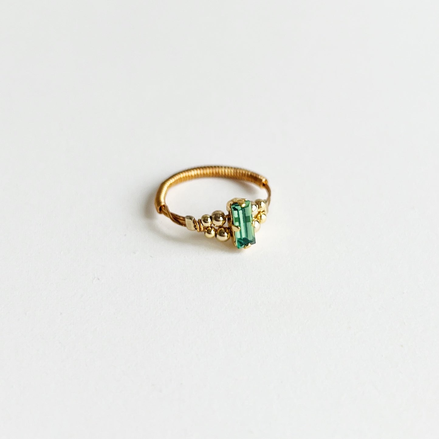 Cabochon ring -emerald green-
