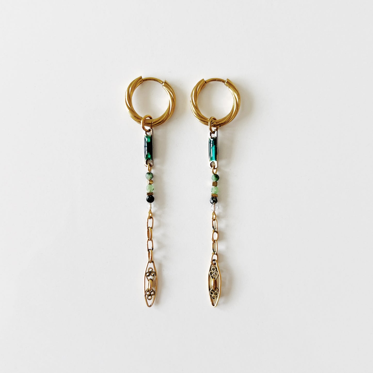 Boucles cloisonné et filigrane