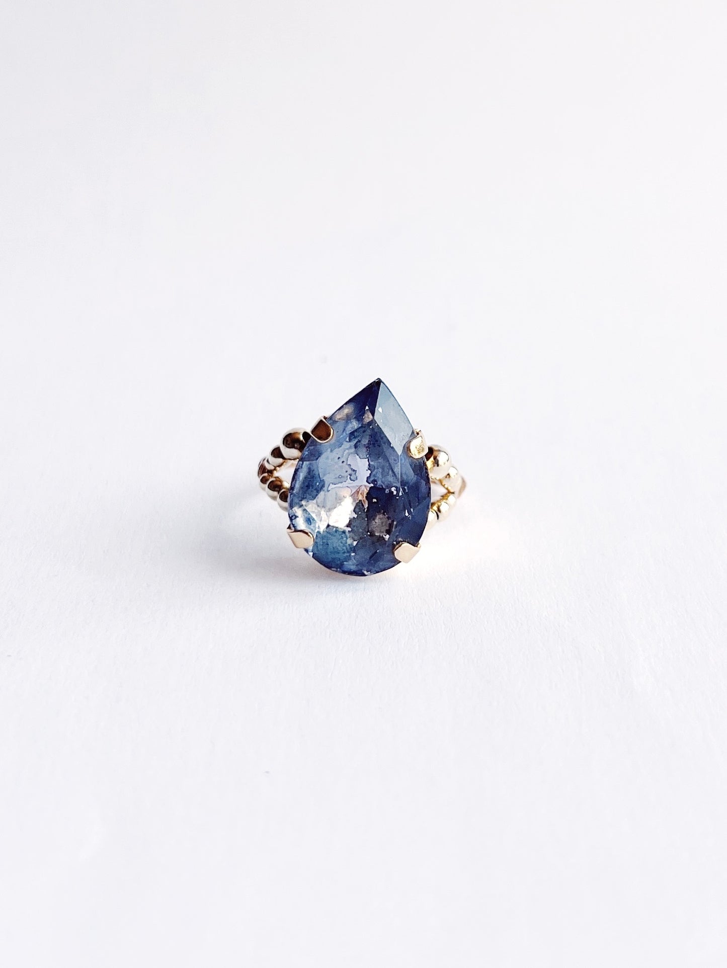 Cabochon ring / Ice blue