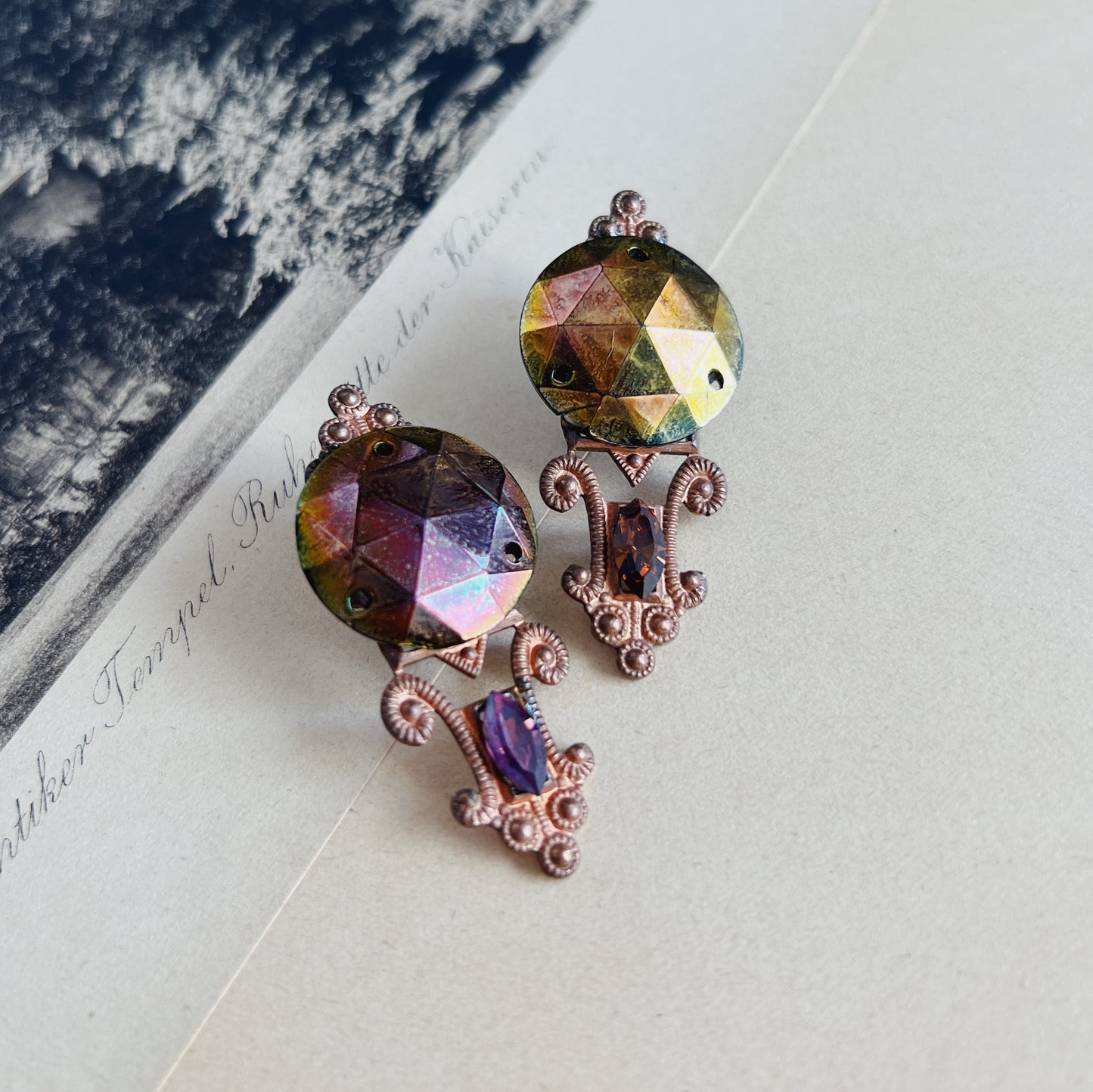 Vintage knob earrings -vitrail glass-
