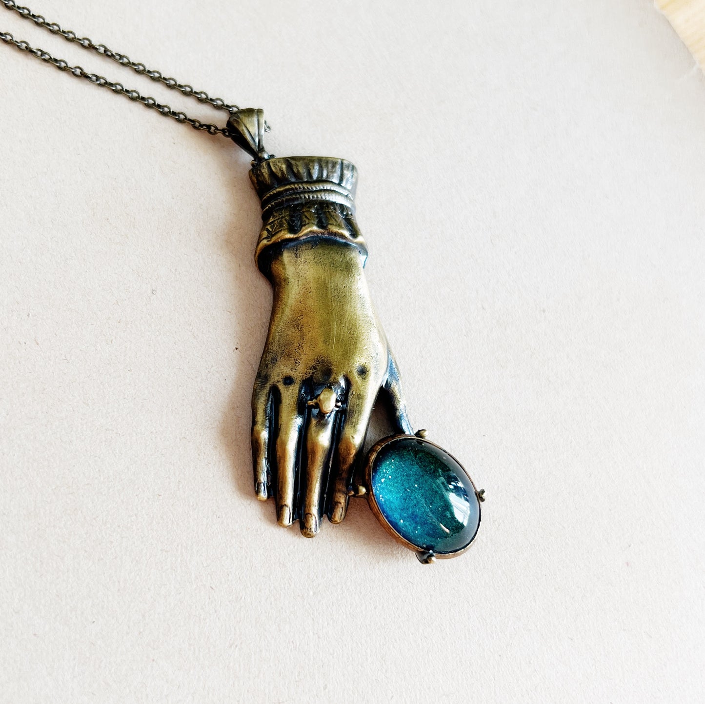 Hand pendant