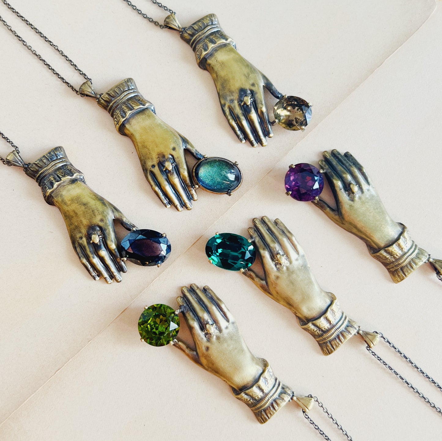 Hand pendant
