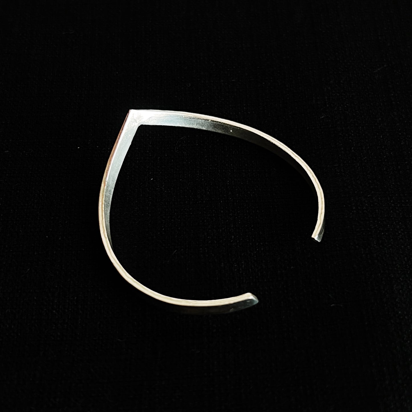 V shaped bangle