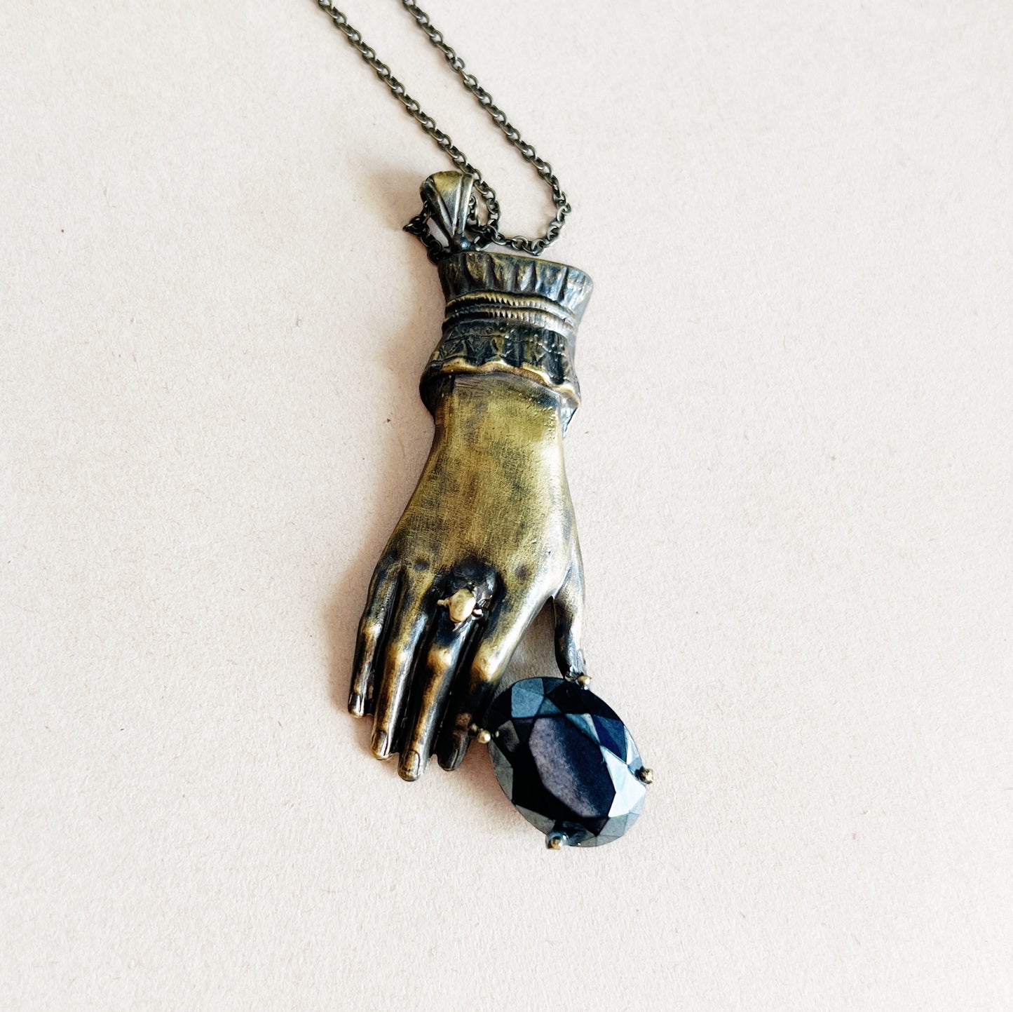 Hand pendant