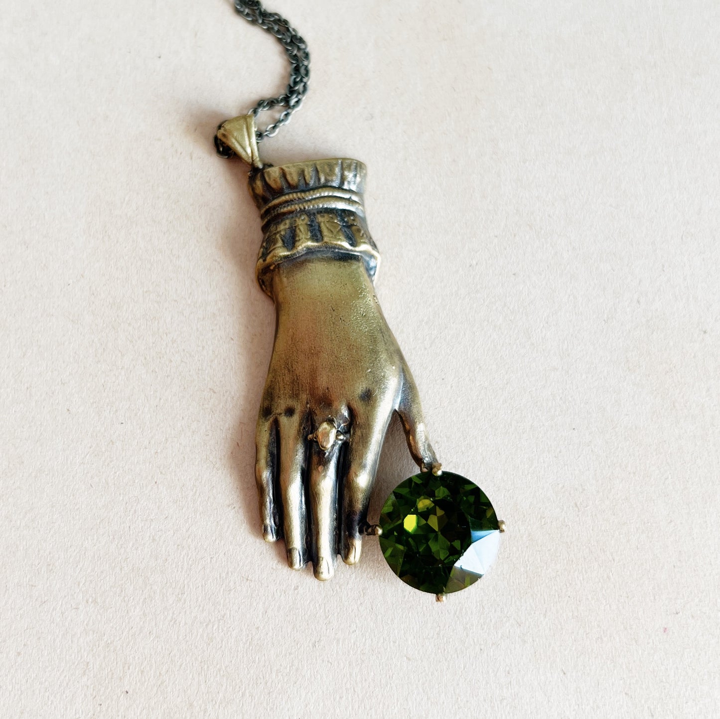 Hand pendant