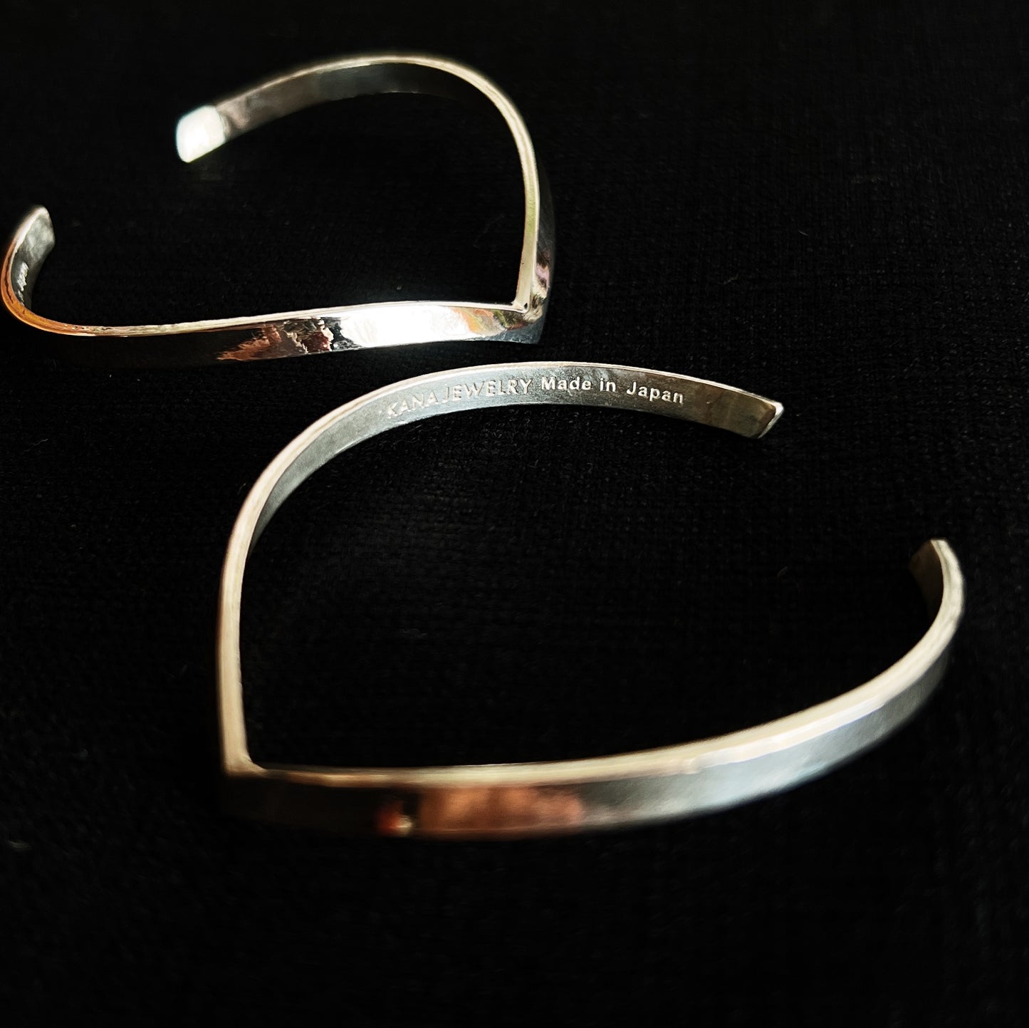 V shaped bangle