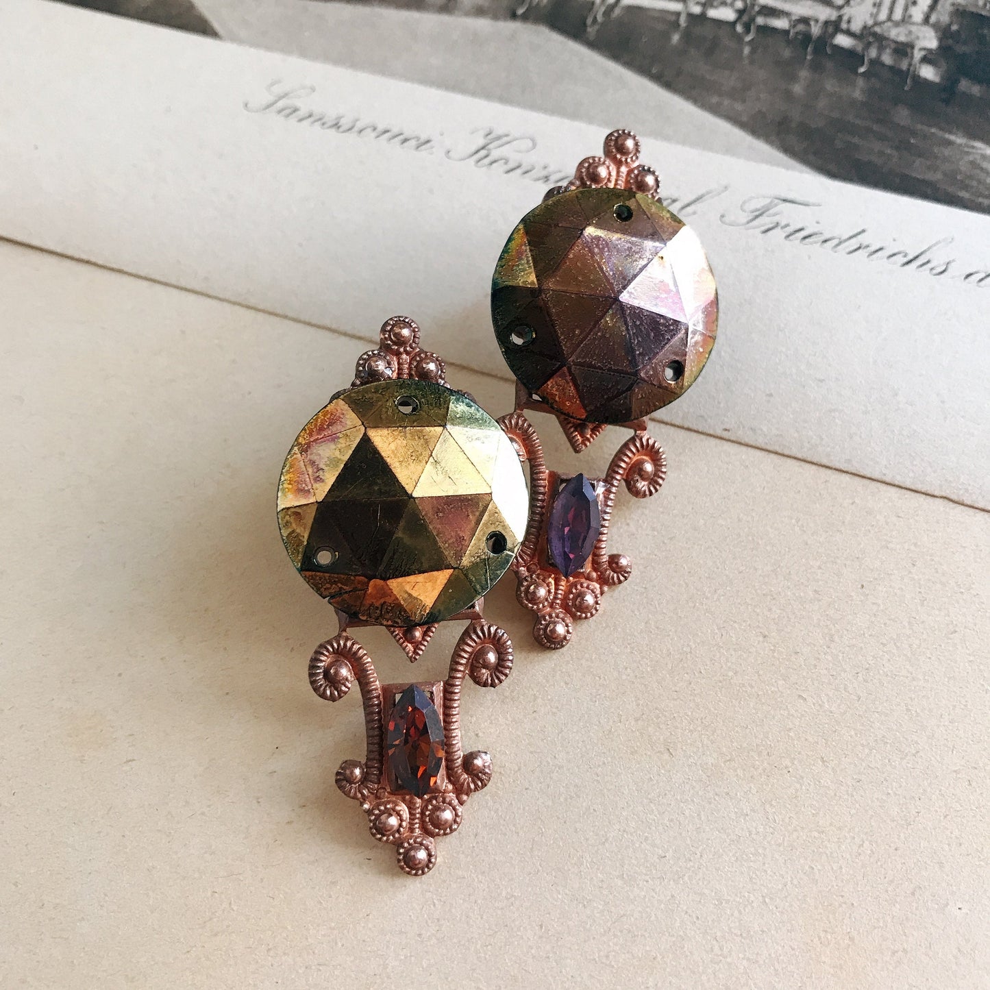 Vintage knob earrings -vitrail glass-