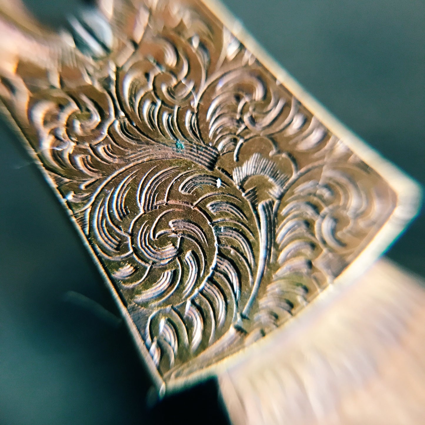 Movement pierce -red-