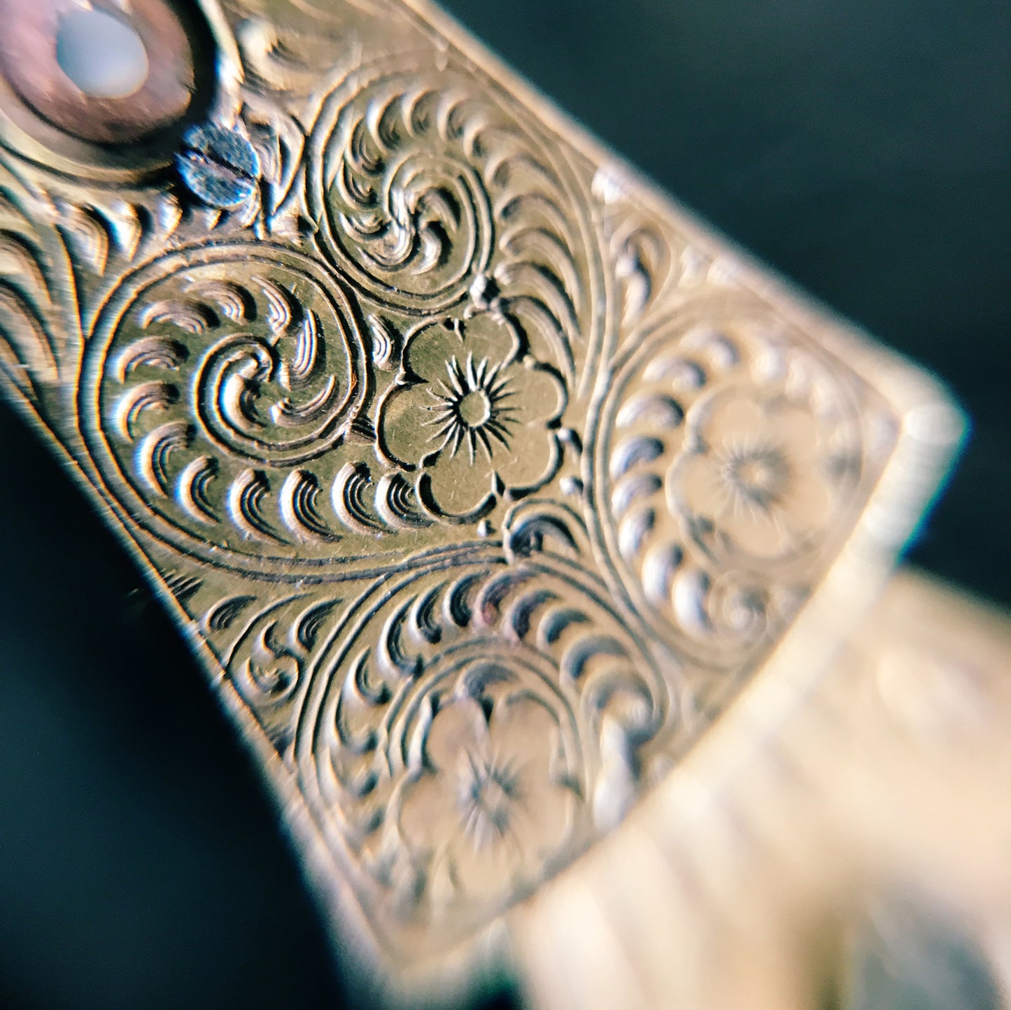 Movement pierce -grey-