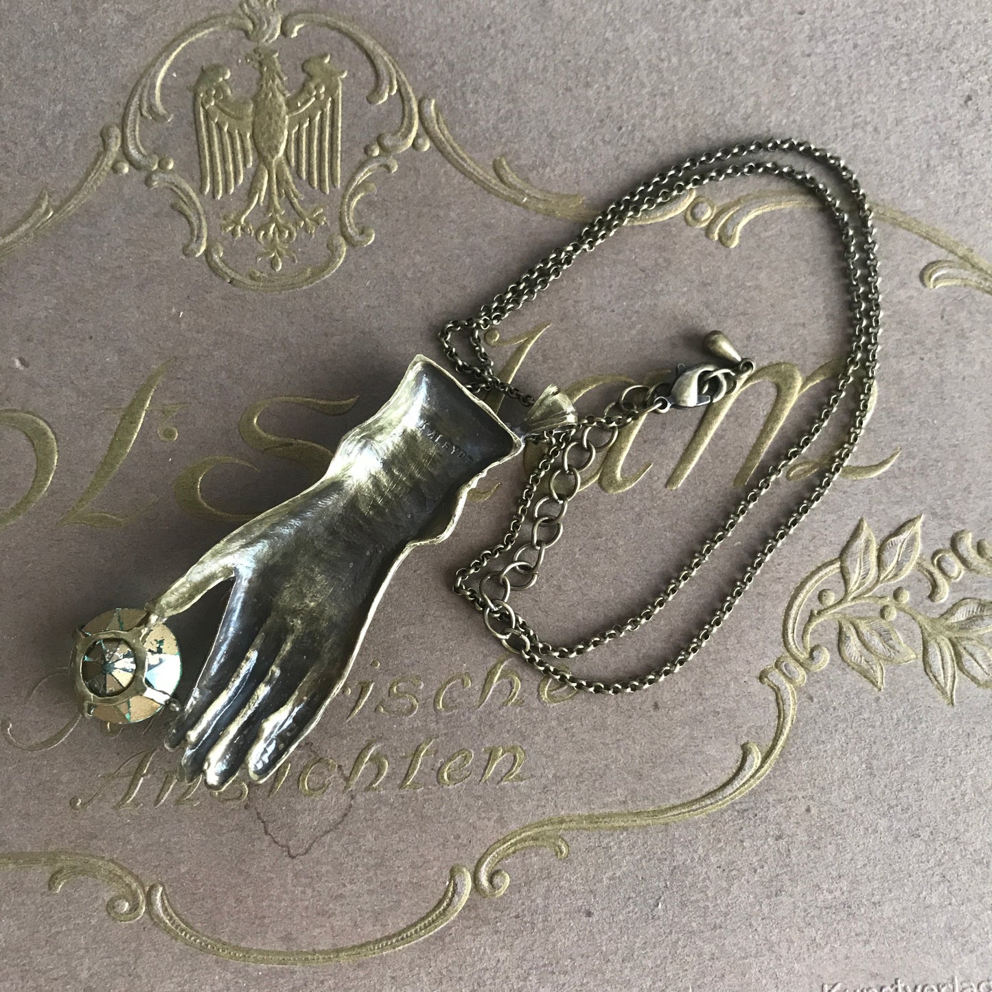 Hand pendant