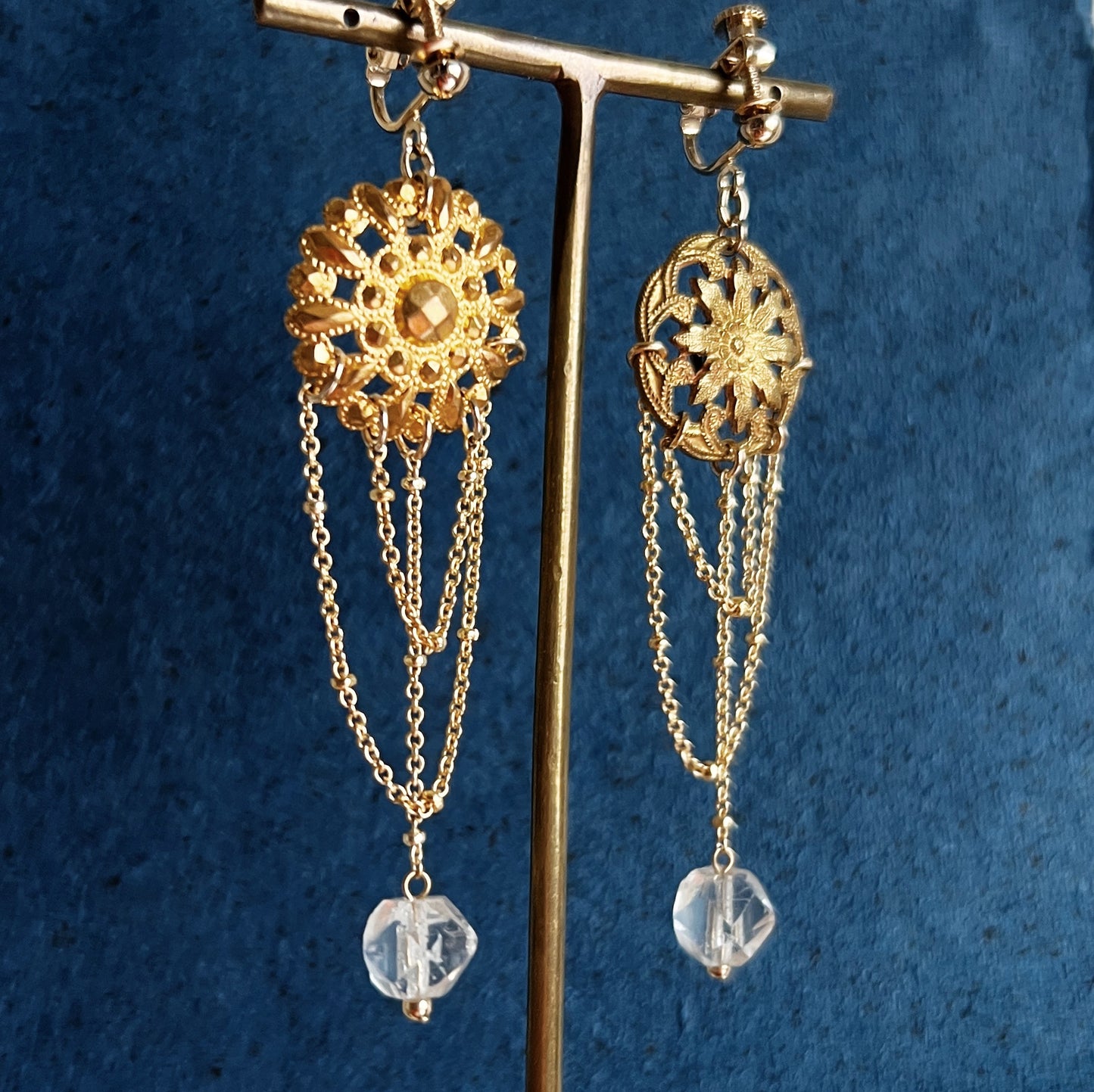 Chandelier earrings -gold flower-