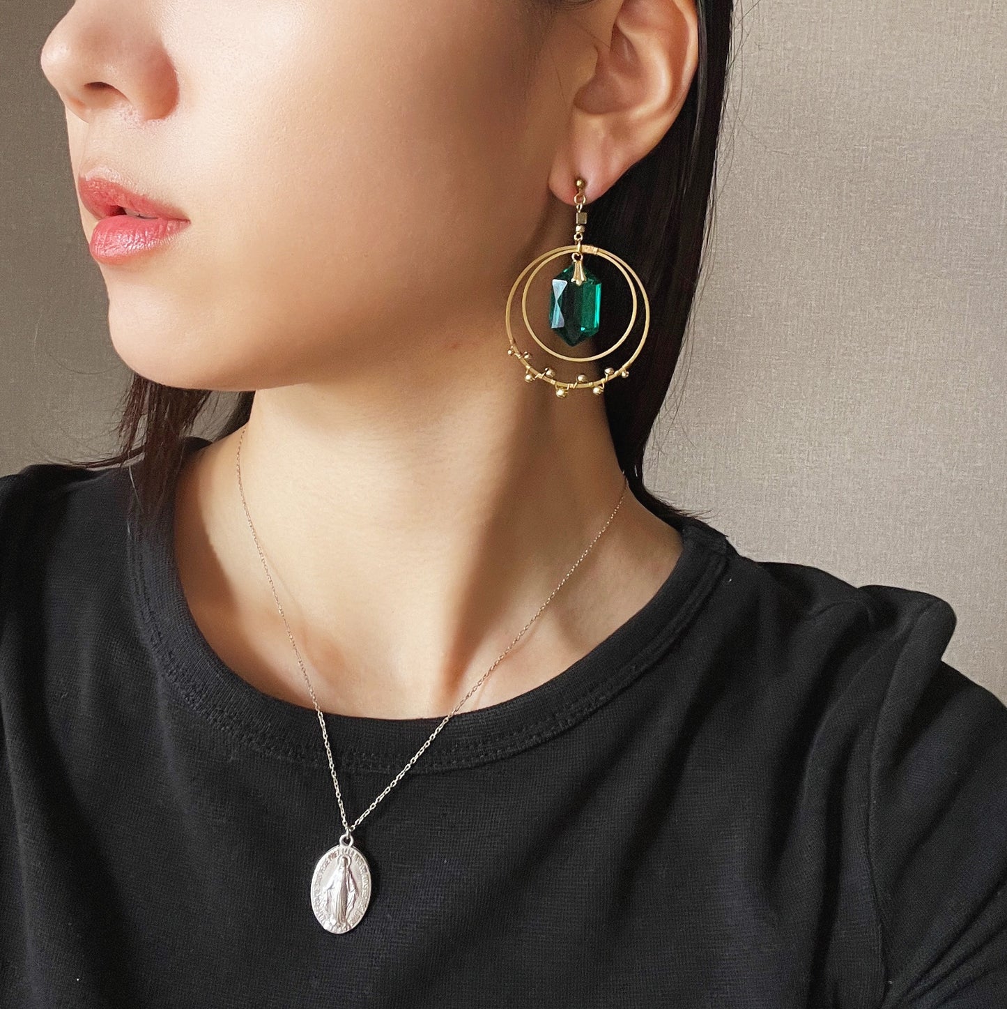Crescent earrings -emerald green-