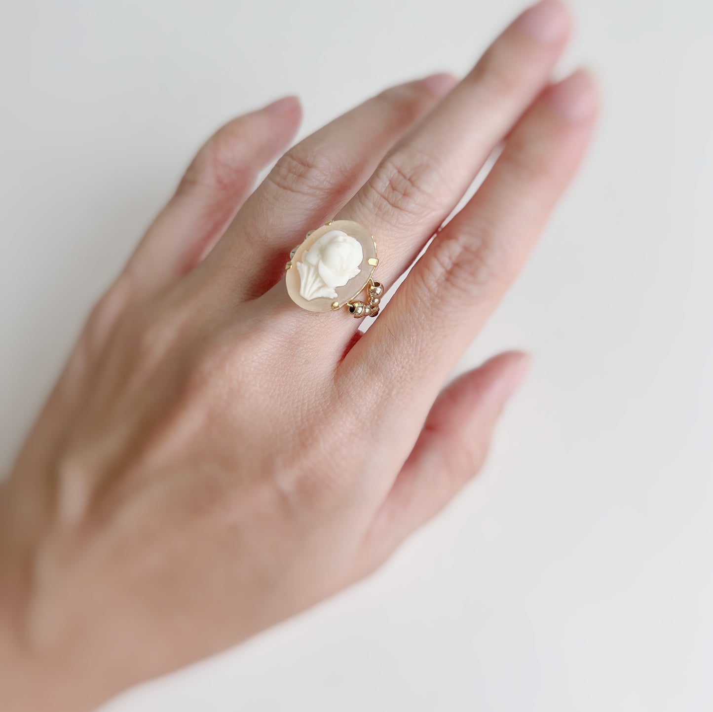 Cabochon ring -cream floral-