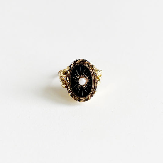 Cabochon ring -black gold Intaglio-
