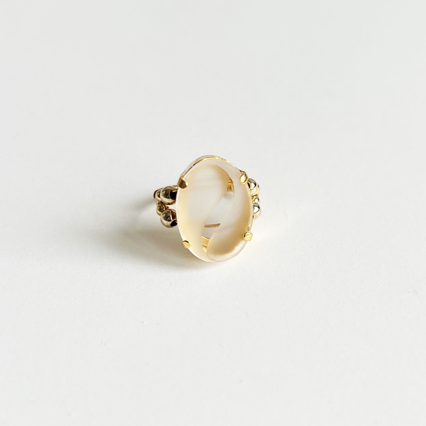 Cabochon ring -frosted curve glass-
