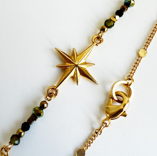 Gold star bracelet -green-