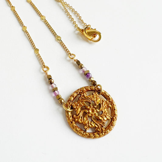 Vintage button necklace -purple-