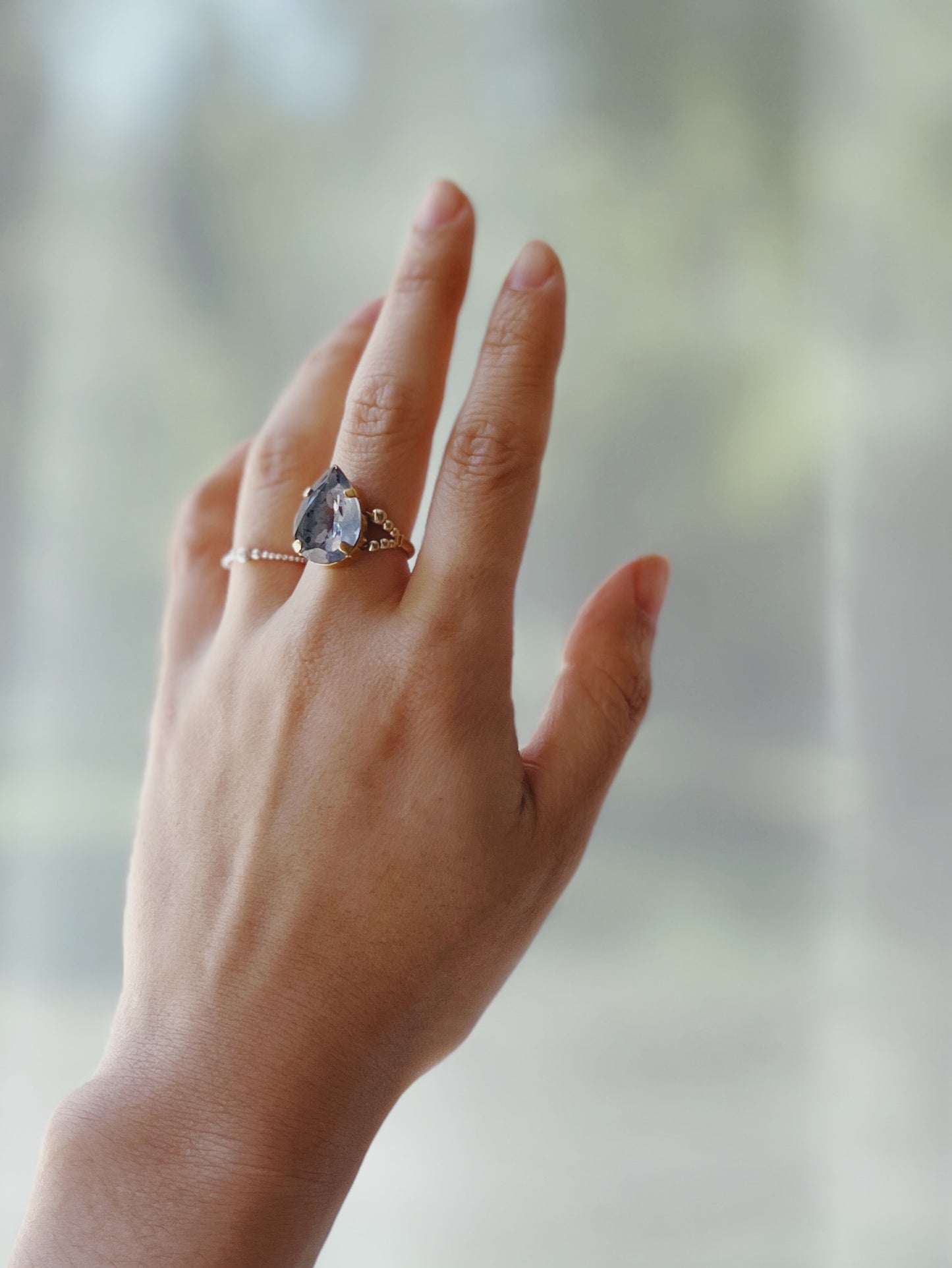 Cabochon ring / Ice blue