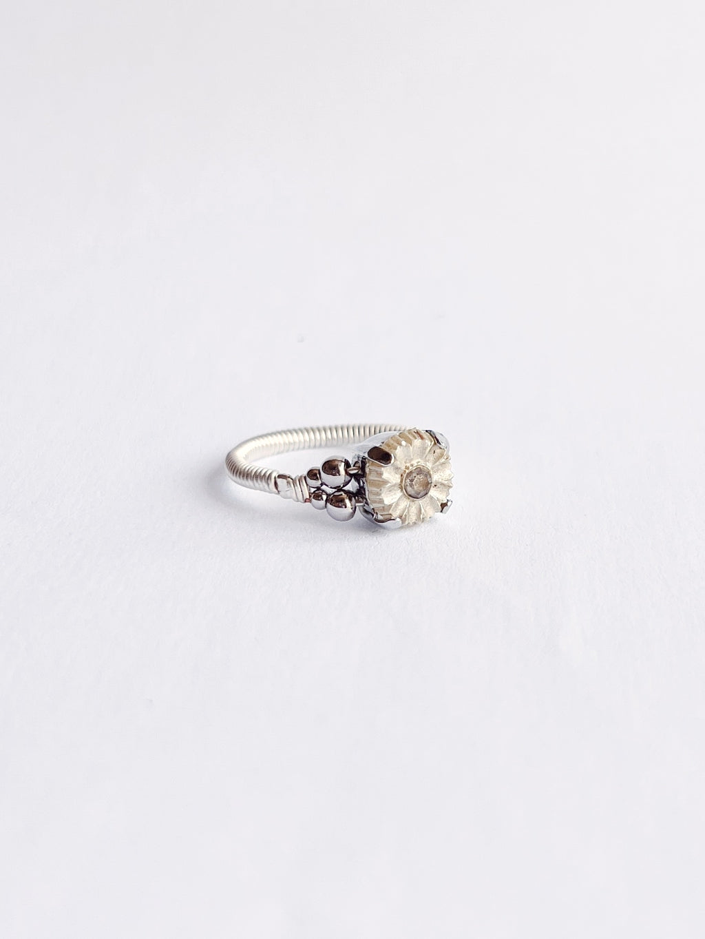Cabochon ring / Margaret
