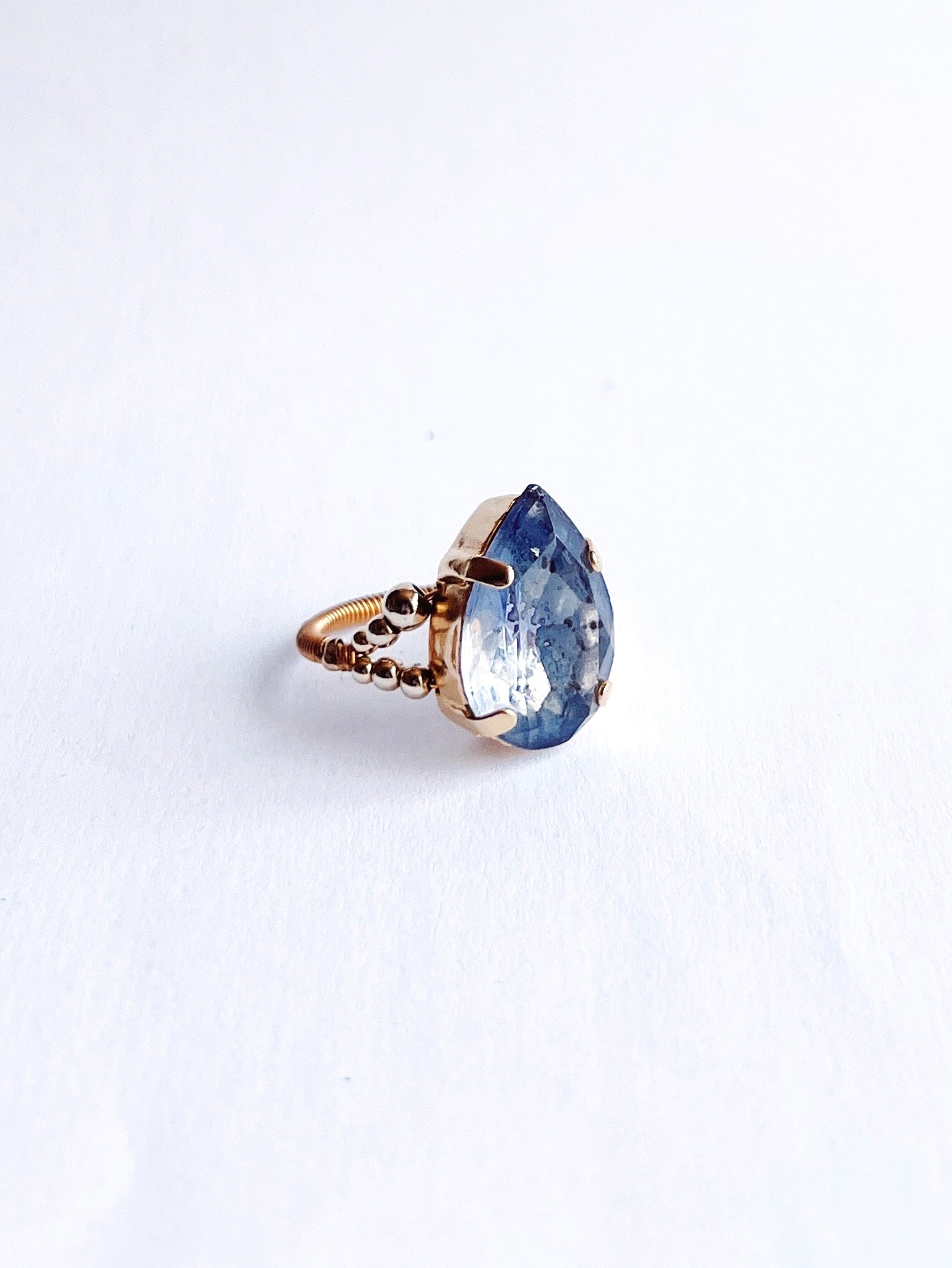 Cabochon ring / Ice blue