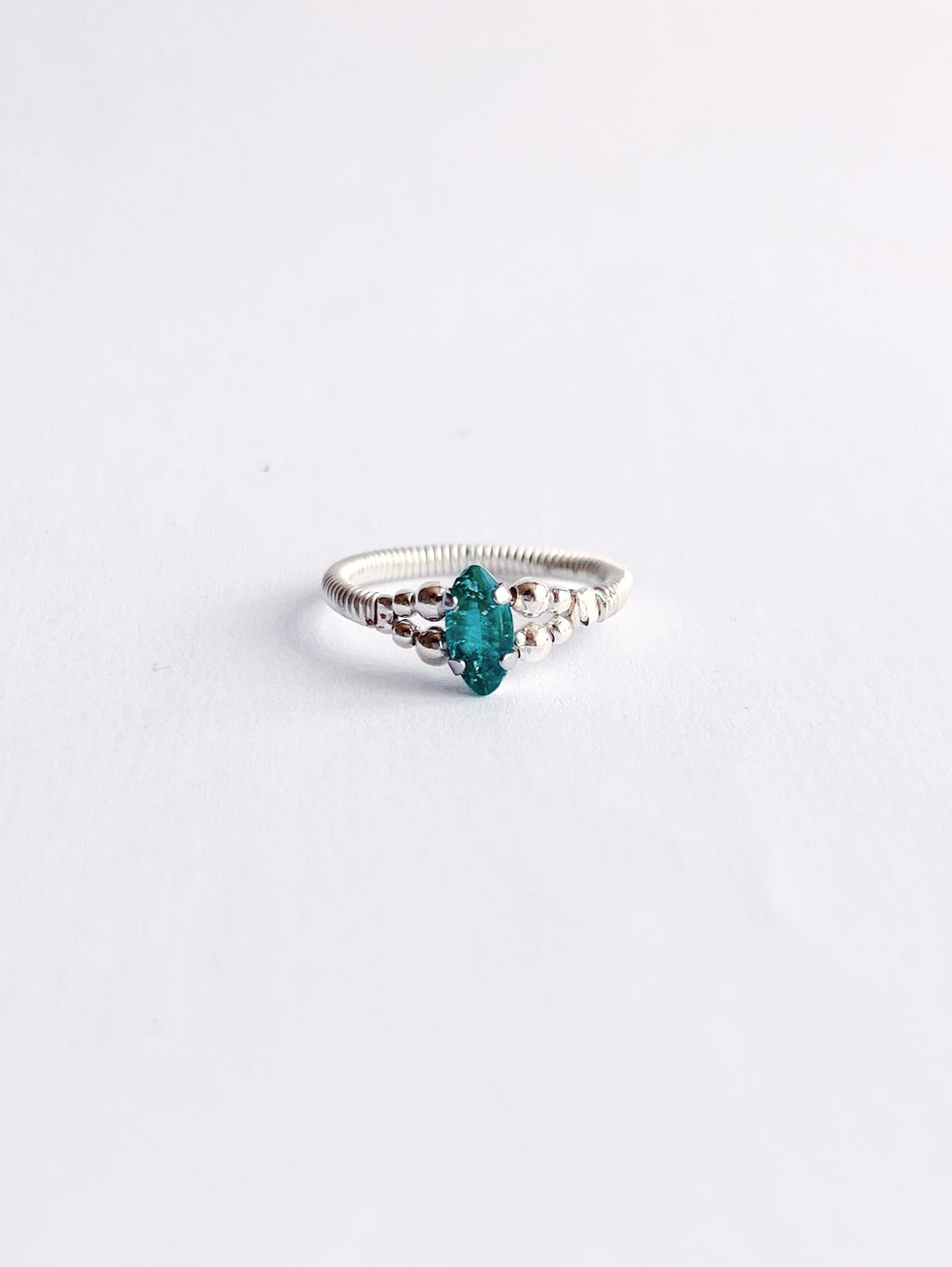 Cabochon ring / Vert émeraude