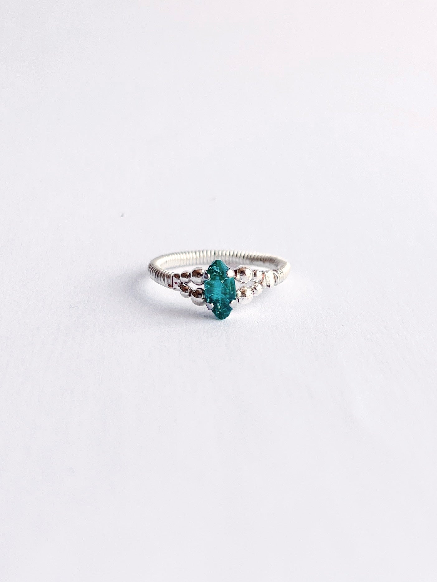 Cabochon ring / Vert émeraude