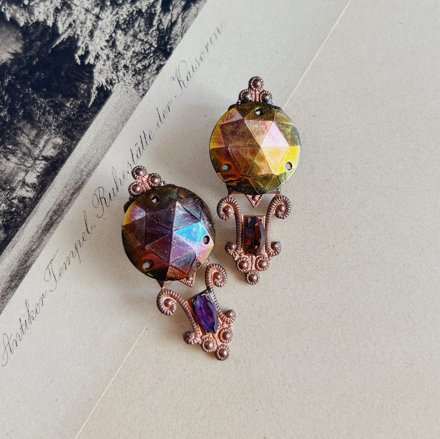 Vintage knob earrings -vitrail glass-